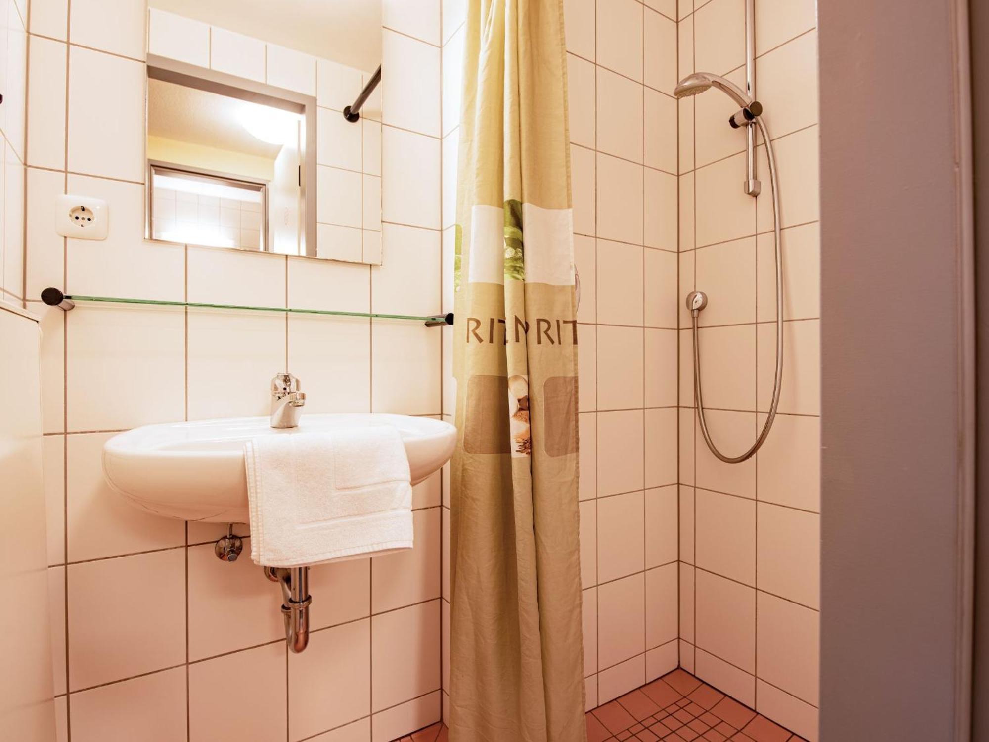 Jugendherberge Bad Homburg บาดฮอมบูร์ก ฟอร์ แดร์เฮอเฮอ ภายนอก รูปภาพ