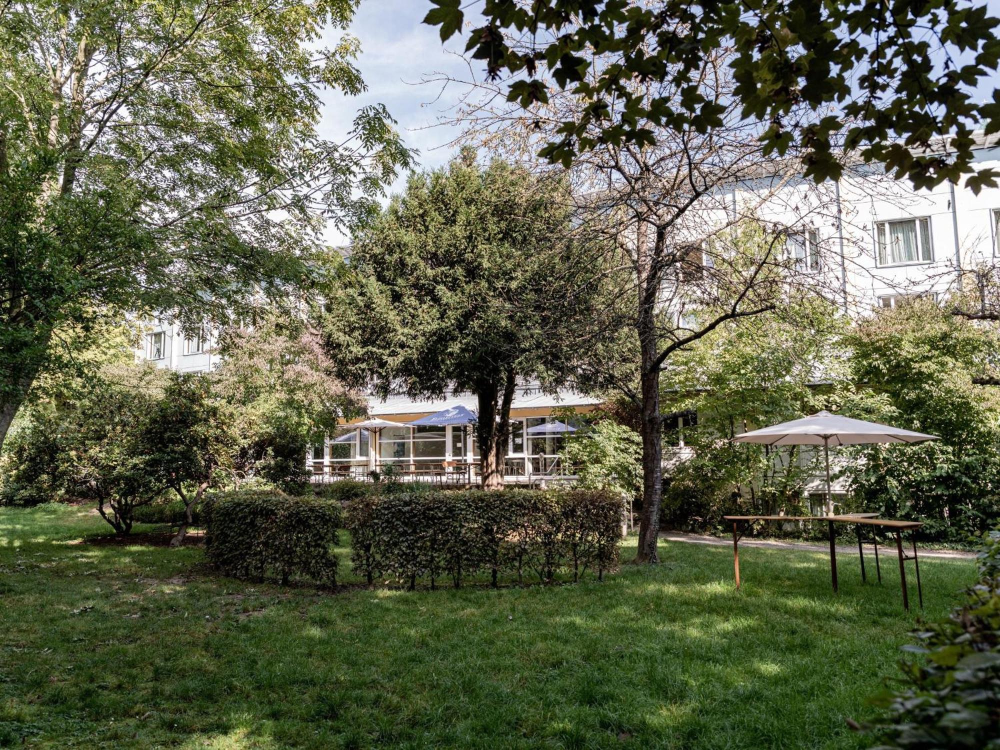Jugendherberge Bad Homburg บาดฮอมบูร์ก ฟอร์ แดร์เฮอเฮอ ภายนอก รูปภาพ